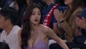 紫衣美女在巴黎和阿森纳的欧冠决赛上演绝杀!AI做的美女真漂亮